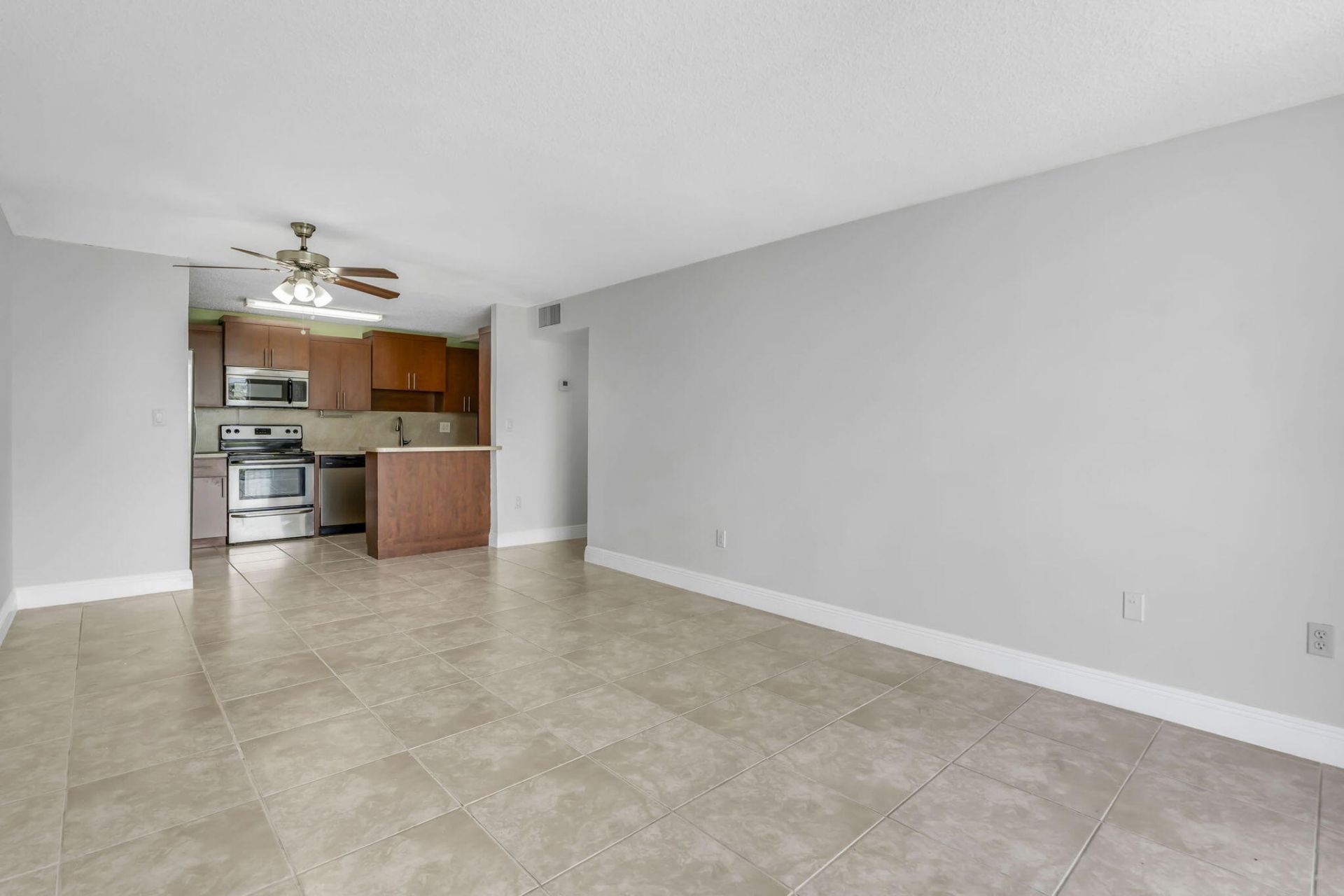 1805 E Sans Souci Boulevard, Unit 434, North Miami, FL 33181 Photo