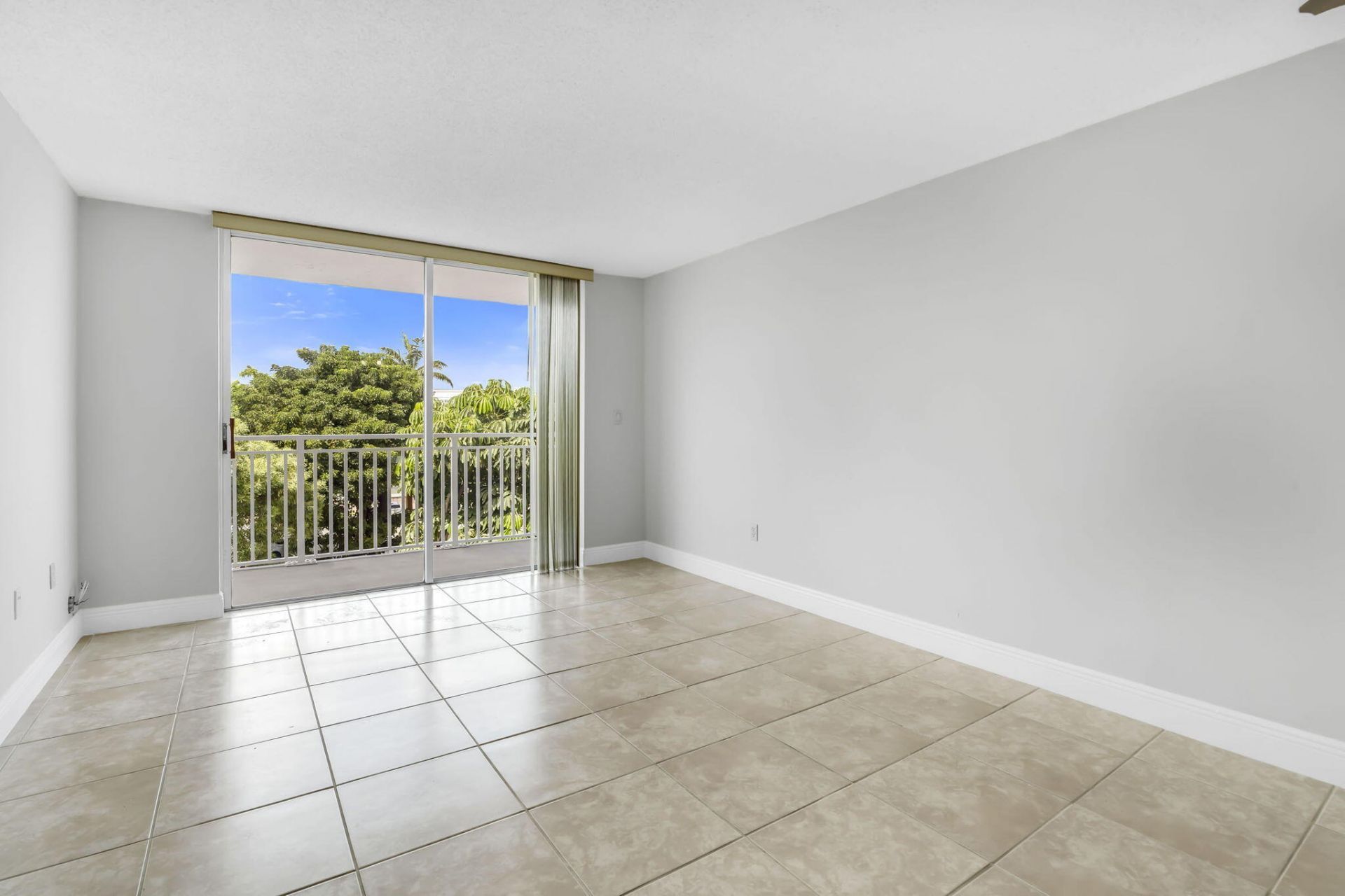 1805 E Sans Souci Boulevard, Unit 434, North Miami, FL 33181 Photo