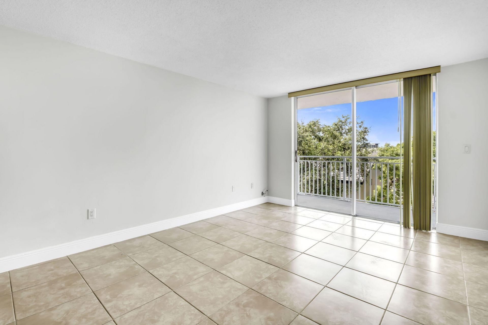 1805 E Sans Souci Boulevard, Unit 434, North Miami, FL 33181 Photo