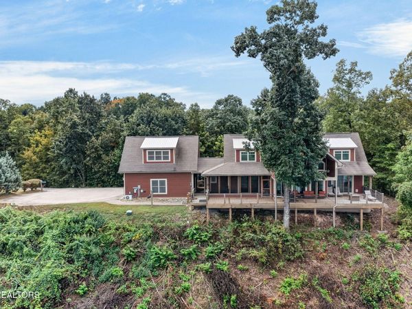 2070 Holly Bend Drive, Byrdstown, TN 38549