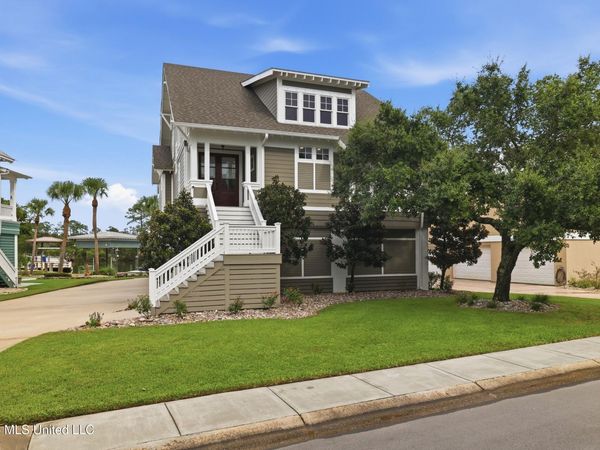68 Bayou Circle, Gulfport, MS 39507