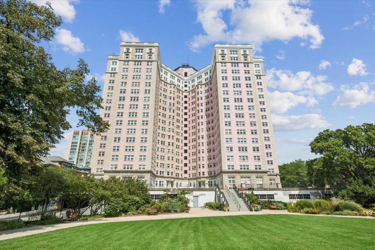 5555 N Sheridan Road, Unit 1215A, Chicago, IL 60640 Main Photo