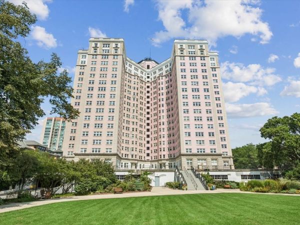 5555 N SHERIDAN Road, Unit 1215A, Chicago, IL 60640