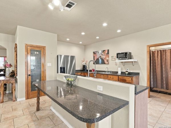 685 Clear Lake Loop, Poteet, TX 78065