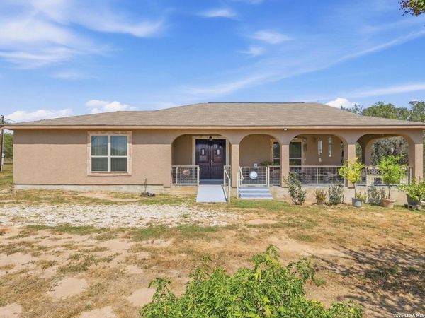 685 Clear Lake Loop, Poteet, TX 78065