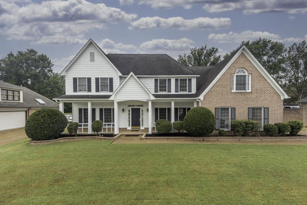 1251 BRADDECK DR Collierville, TN 38017