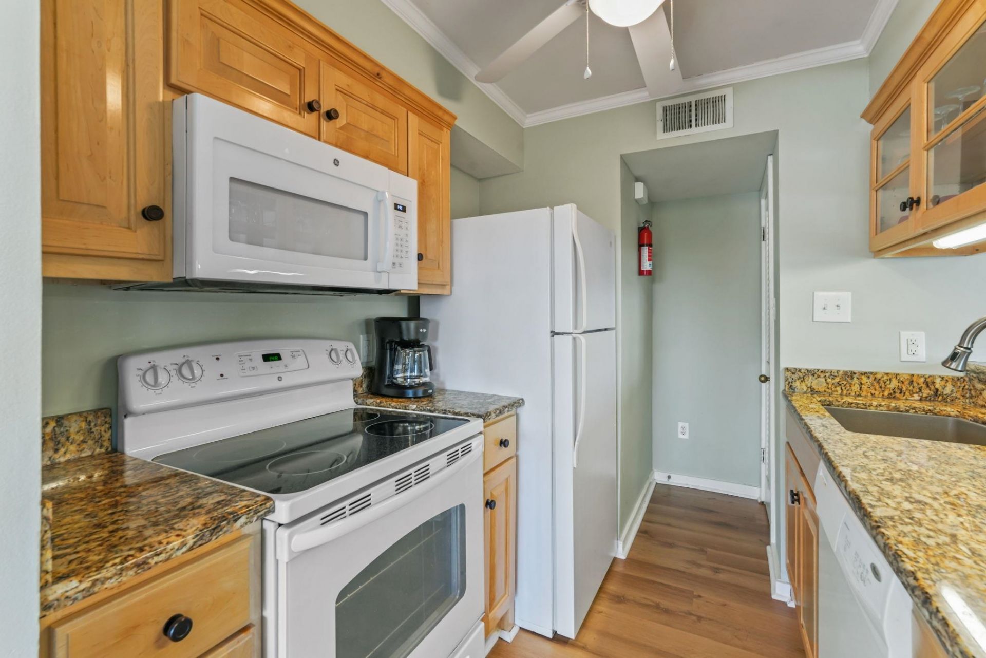 9661 Shore Dr. Photo 32