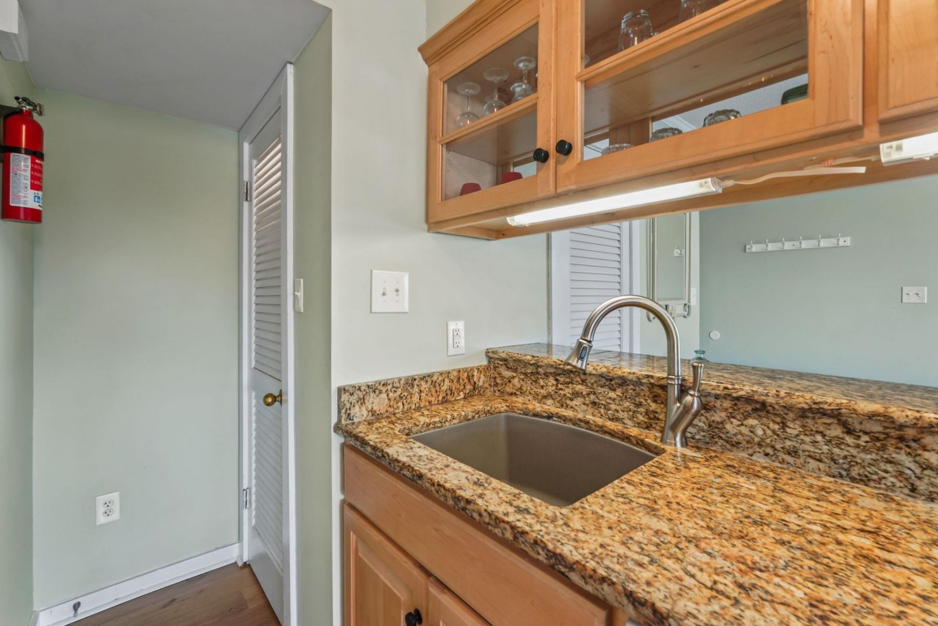9661 Shore Dr. Photo 36