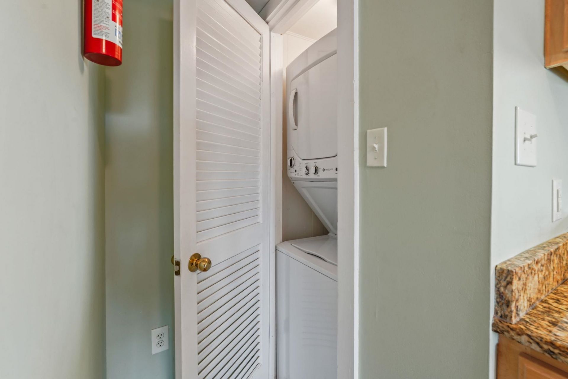 9661 Shore Dr. Photo 37