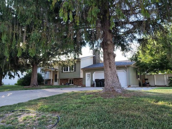 1 Evergreen Lane, McCook Lake, SD 57049
