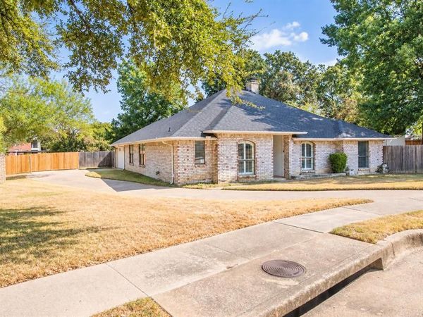 301 Morrison Court , Euless, TX 76039