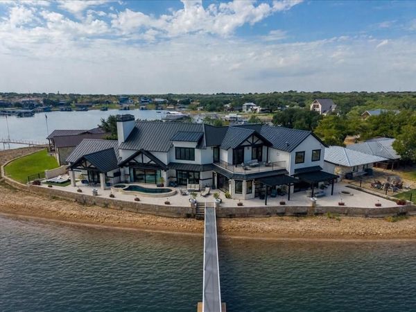 1011 Possum Point , Graford, TX 76449