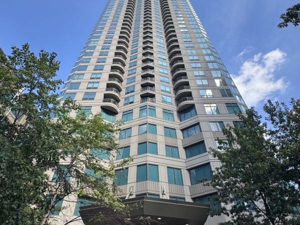 400 N Lasalle Drive, Unit 1303, Chicago, IL 60654