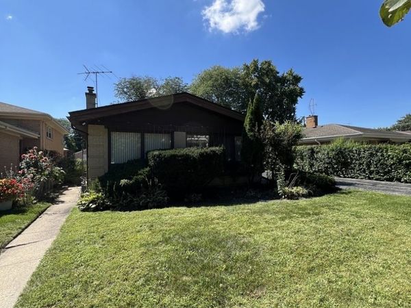 3929 W Chase Avenue , Lincolnwood, IL 60712
