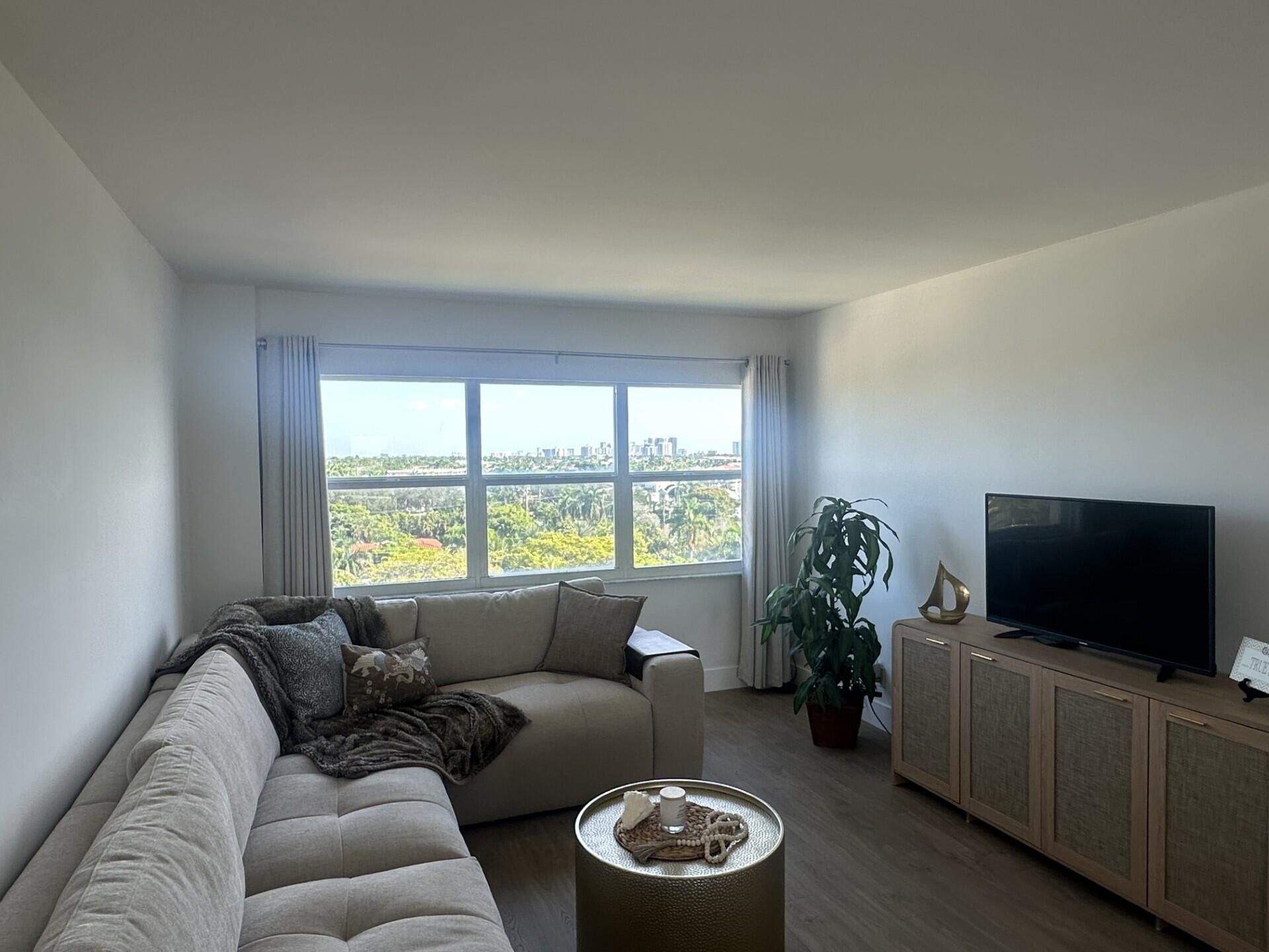 2555 NE 11th Street, Unit 804, Fort Lauderdale, FL 33304 Photo