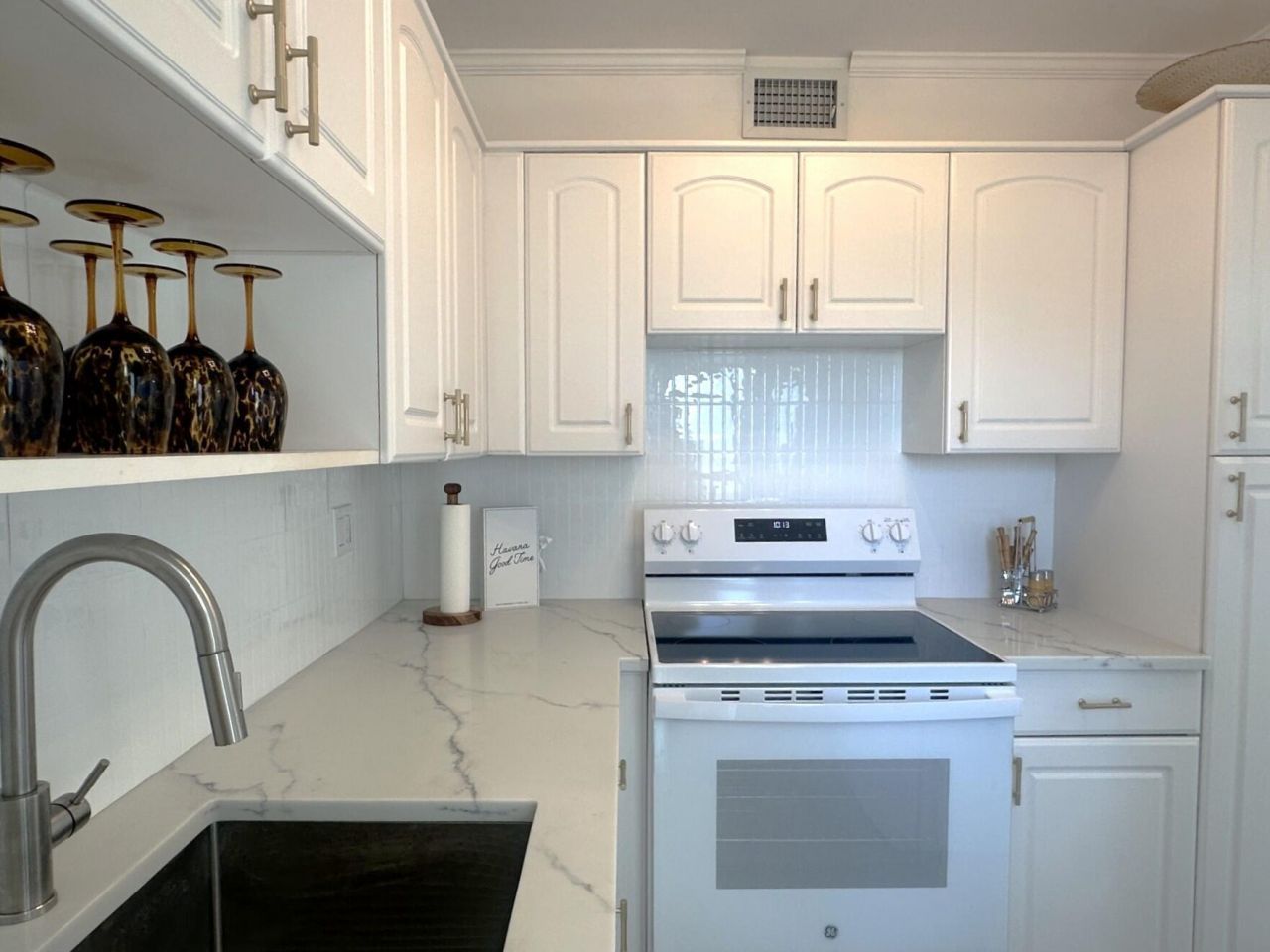 2555 NE 11th Street, Unit 804, Fort Lauderdale, FL 33304 Photo