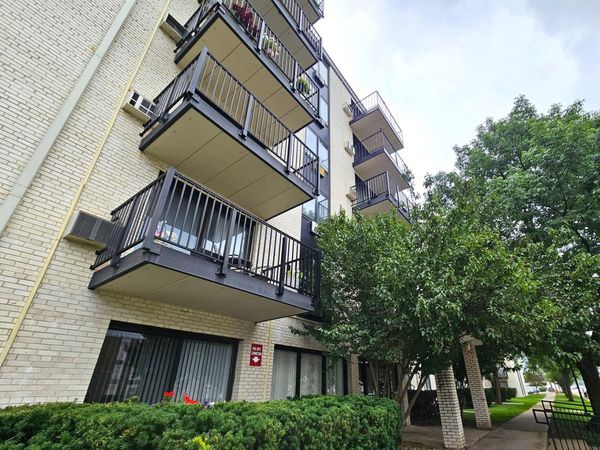 9701 N Dee Road, Unit 6M, Niles, IL 60714