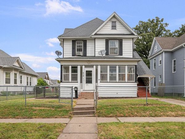 618 W 17th Street , Davenport, IA 52803