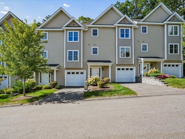 163 Woodview Way, Manchester, NH 03102