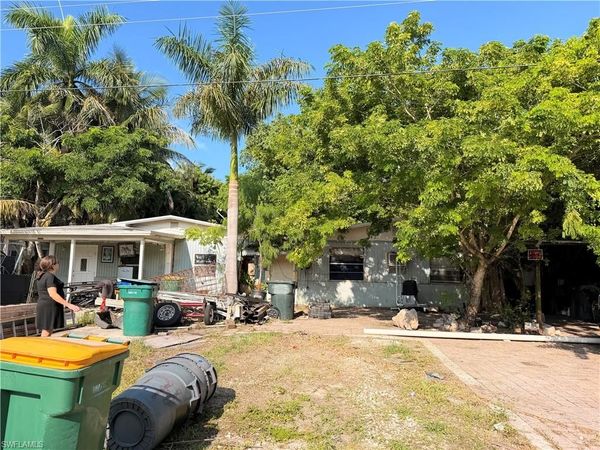 4930 Palmetto CT, NAPLES, FL 34112