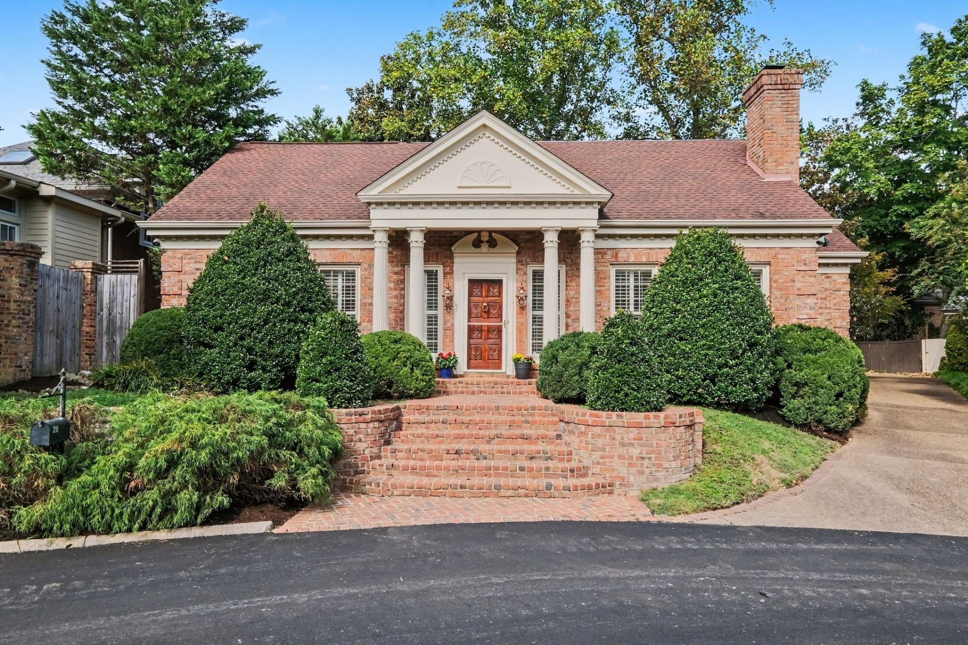 403 Charlesgate Ct, Nashville, TN 37215 Main Photo