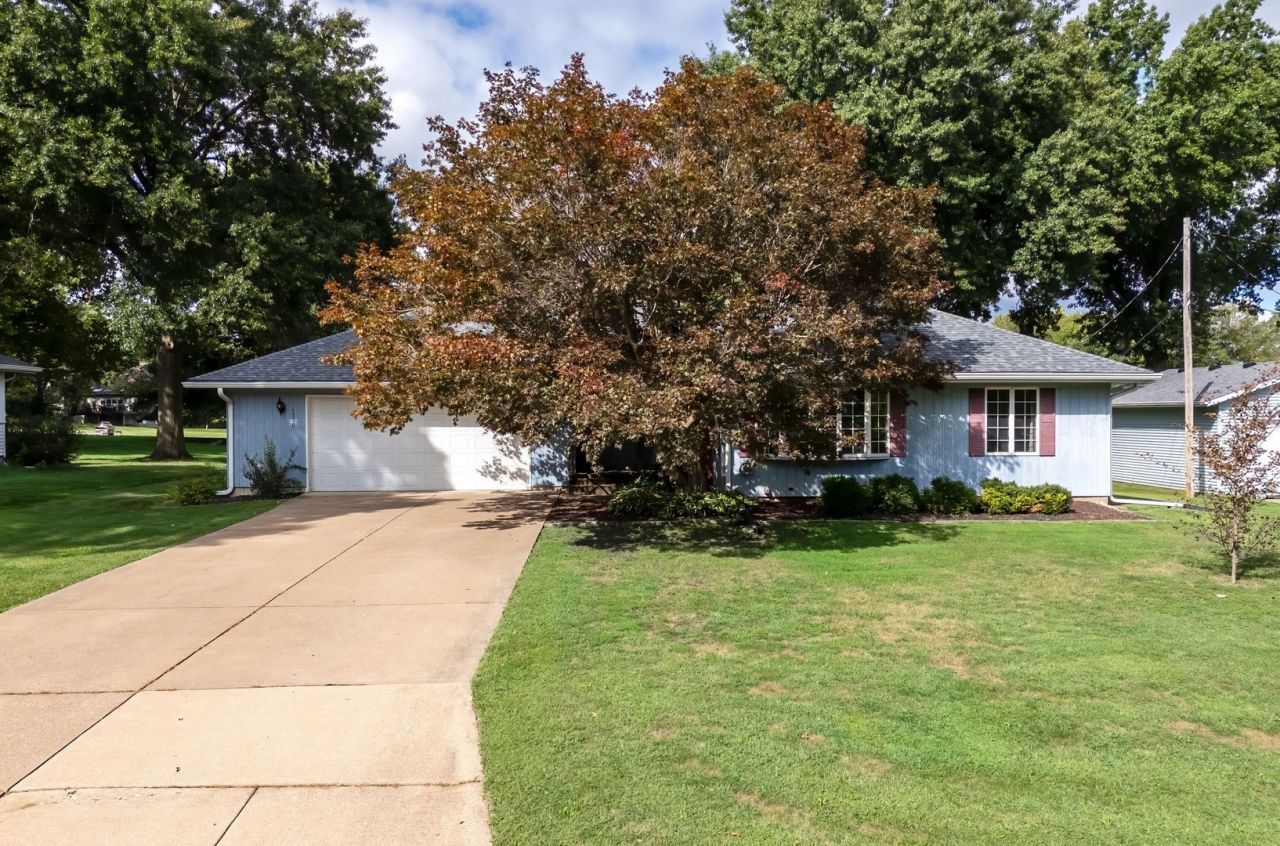 1530 29th Street, Bettendorf, IA 52722 Main Photo