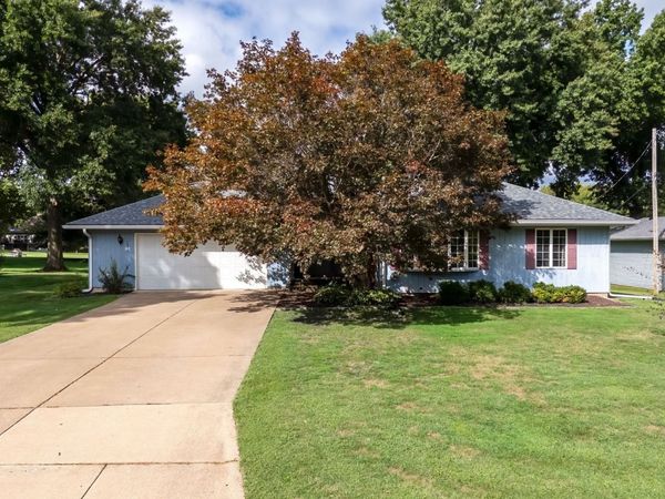 1530 29th Street , Bettendorf, IA 52722