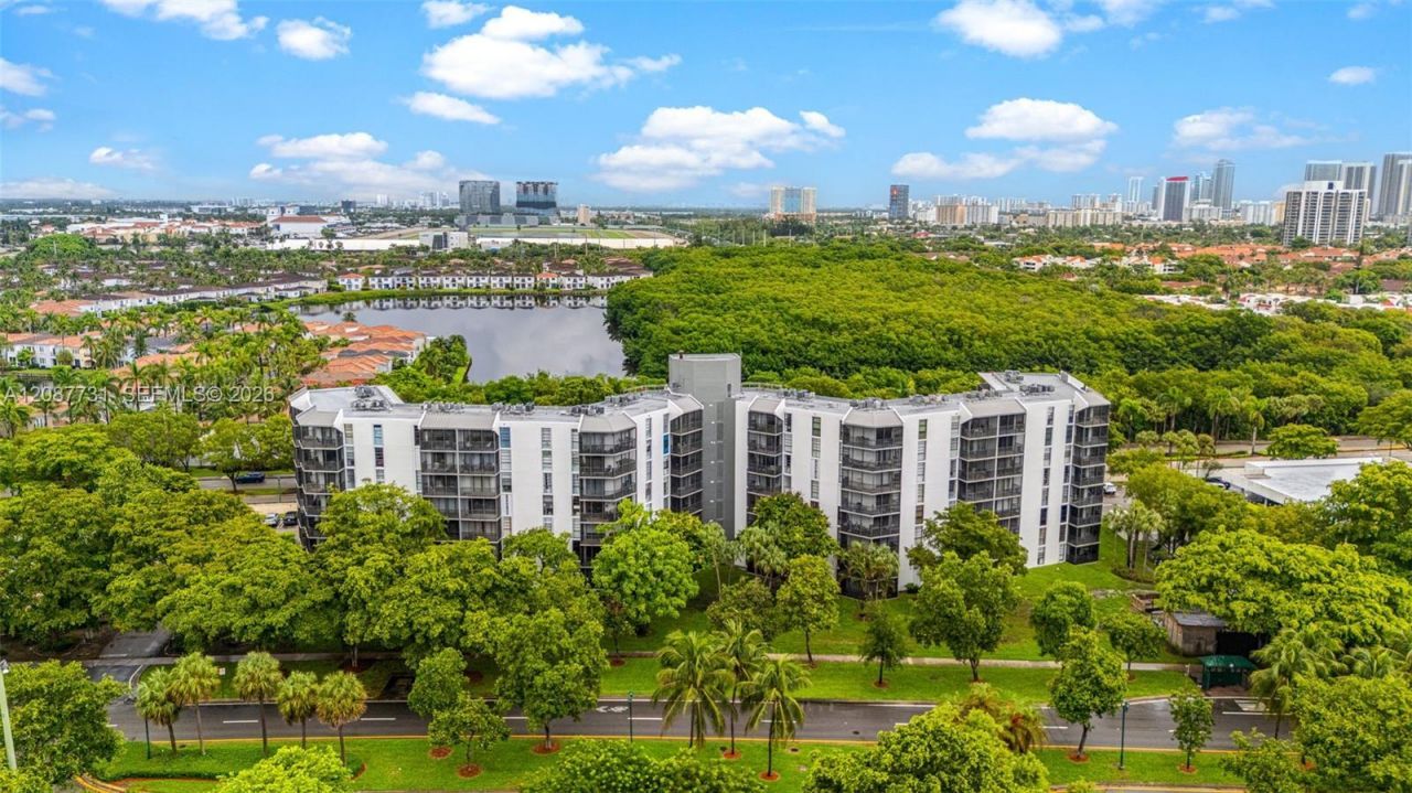 3301 N Country Club Dr, Unit 208, Aventura, FL 33180 Photo