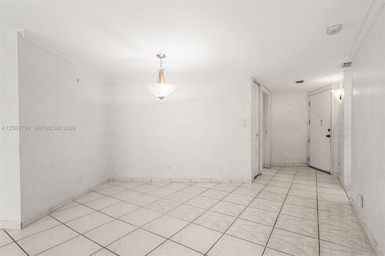 3301 N Country Club Dr, Unit 208, Aventura, FL 33180 Photo