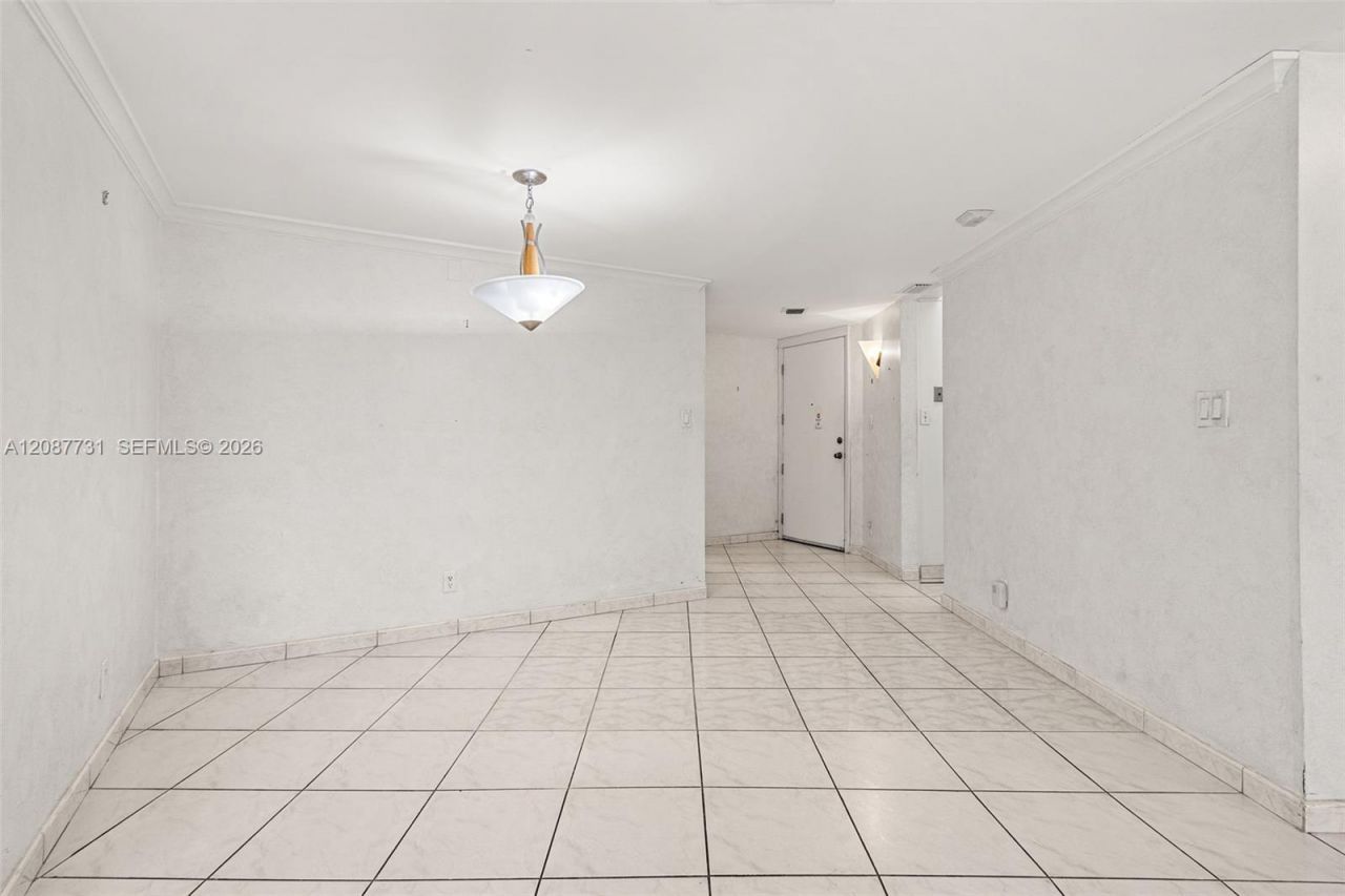 3301 N Country Club Dr, Unit 208, Aventura, FL 33180 Photo