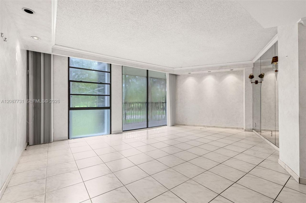 3301 N Country Club Dr, Unit 208, Aventura, FL 33180 Photo