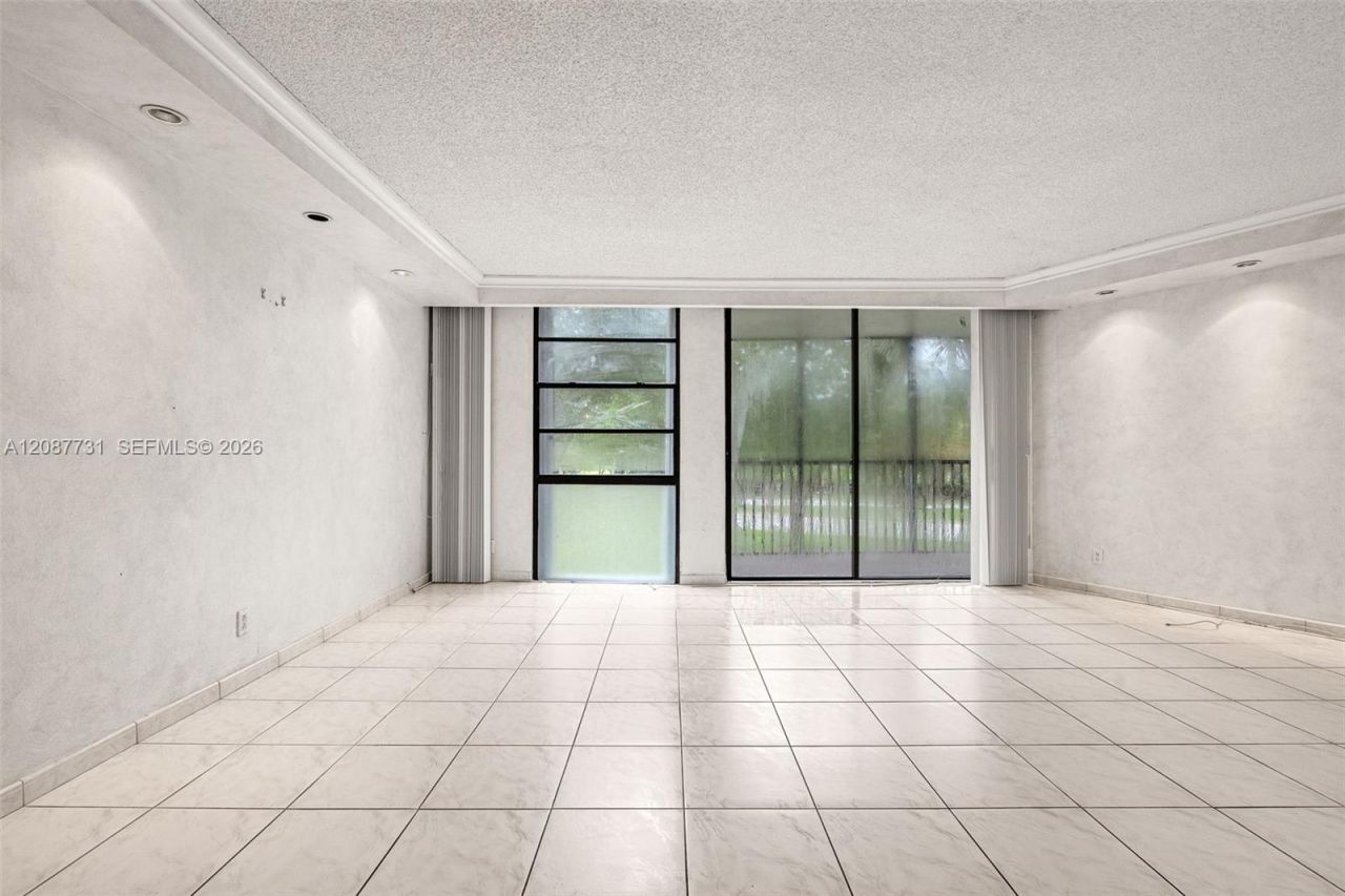 3301 N Country Club Dr, Unit 208, Aventura, FL 33180 Photo