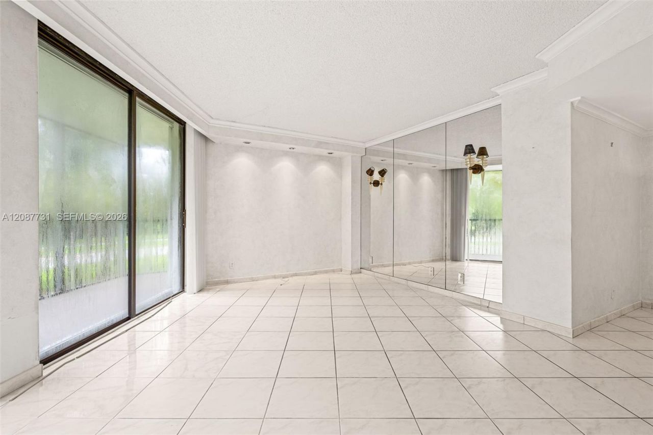 3301 N Country Club Dr, Unit 208, Aventura, FL 33180 Photo