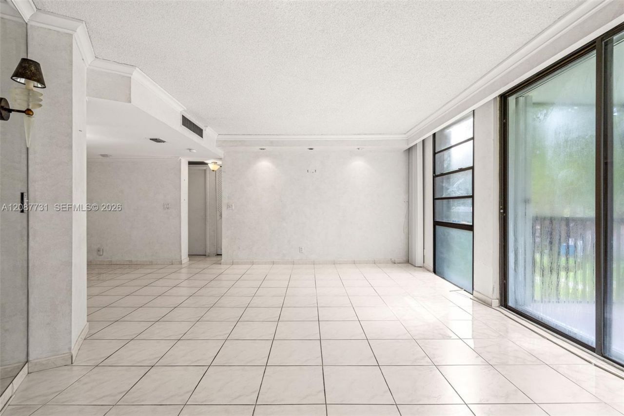 3301 N Country Club Dr, Unit 208, Aventura, FL 33180 Photo