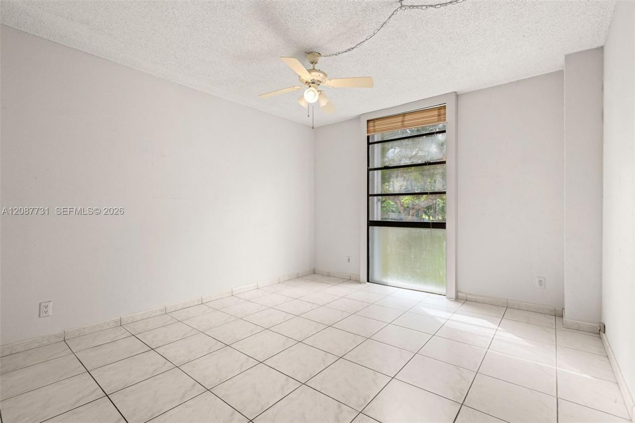 3301 N Country Club Dr, Unit 208, Aventura, FL 33180 Photo