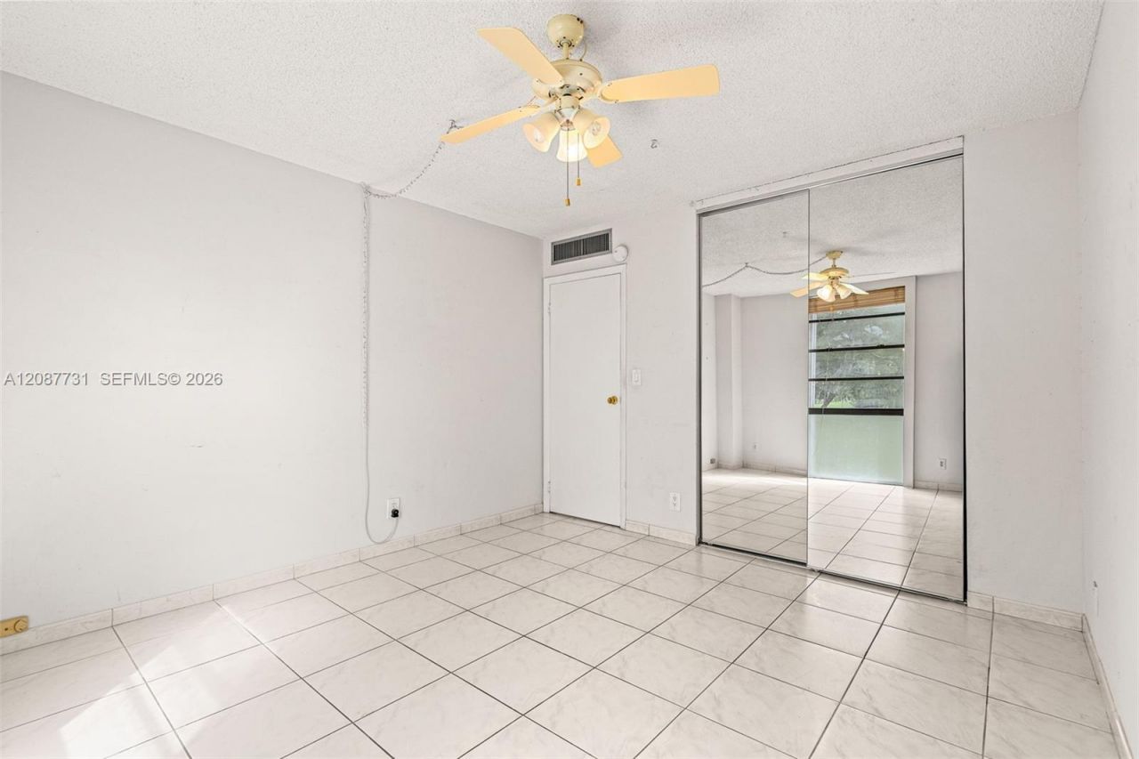3301 N Country Club Dr, Unit 208, Aventura, FL 33180 Photo