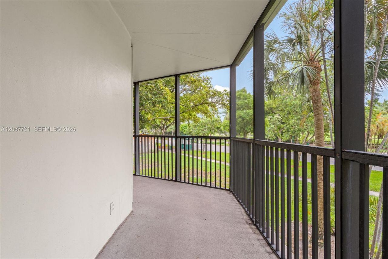 3301 N Country Club Dr, Unit 208, Aventura, FL 33180 Photo