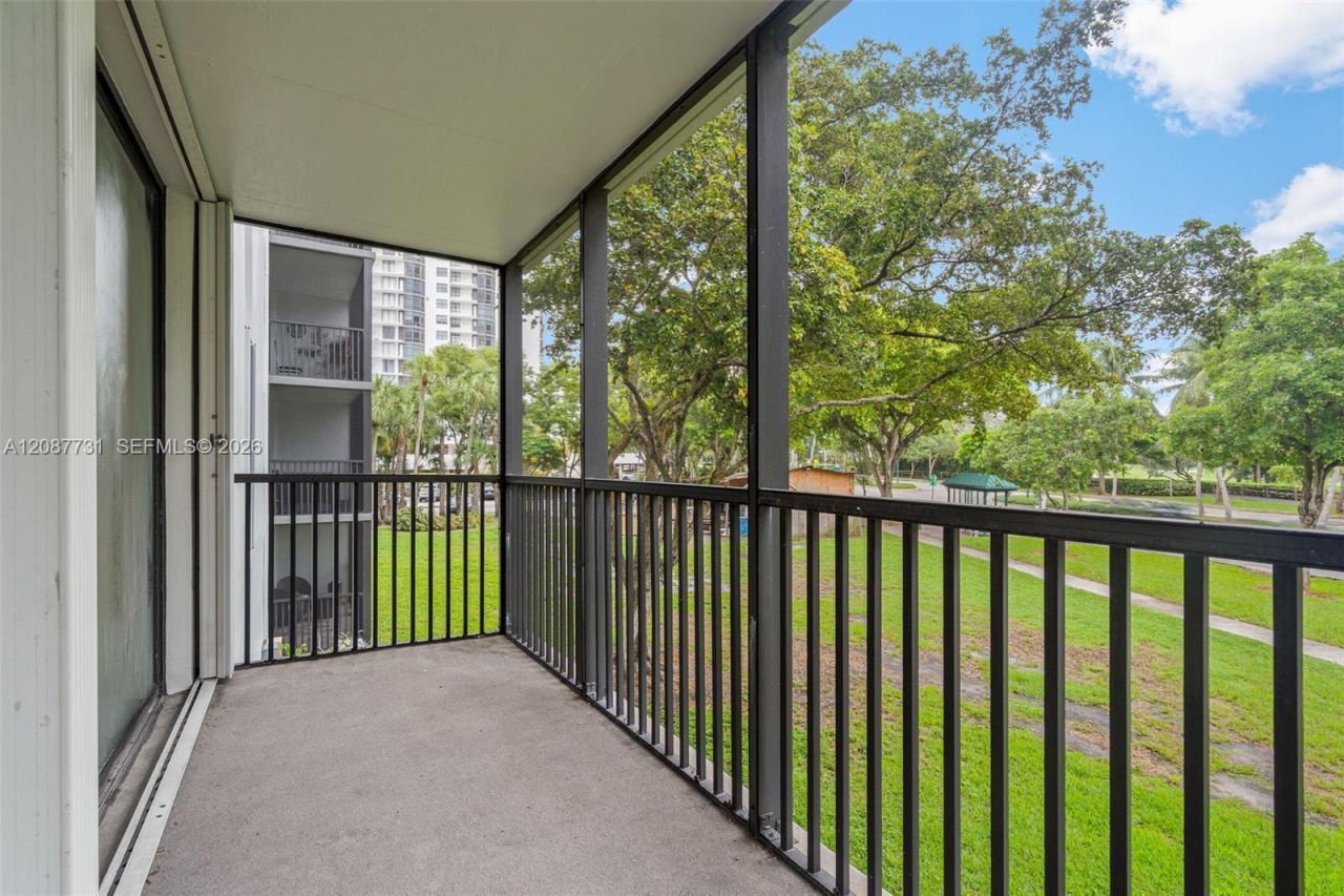 3301 N Country Club Dr, Unit 208, Aventura, FL 33180 Photo