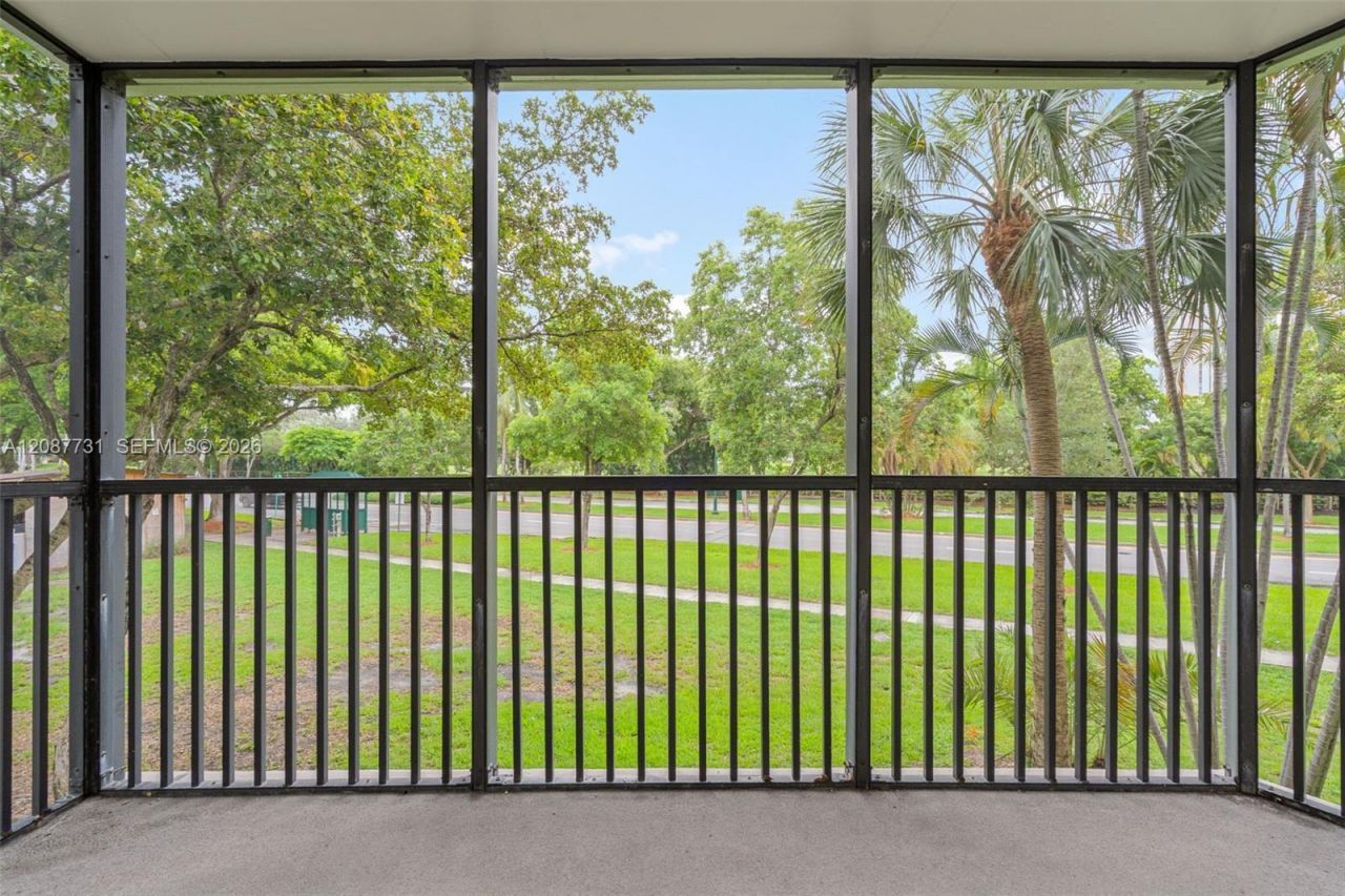 3301 N Country Club Dr, Unit 208, Aventura, FL 33180 Photo