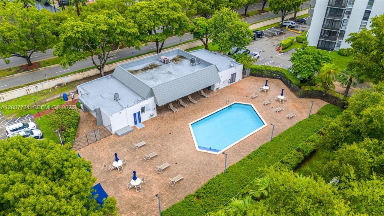 3301 N Country Club Dr, Unit 208, Aventura, FL 33180 Photo