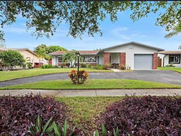 1401 NW 122nd Ave , Pembroke Pines, FL 33026