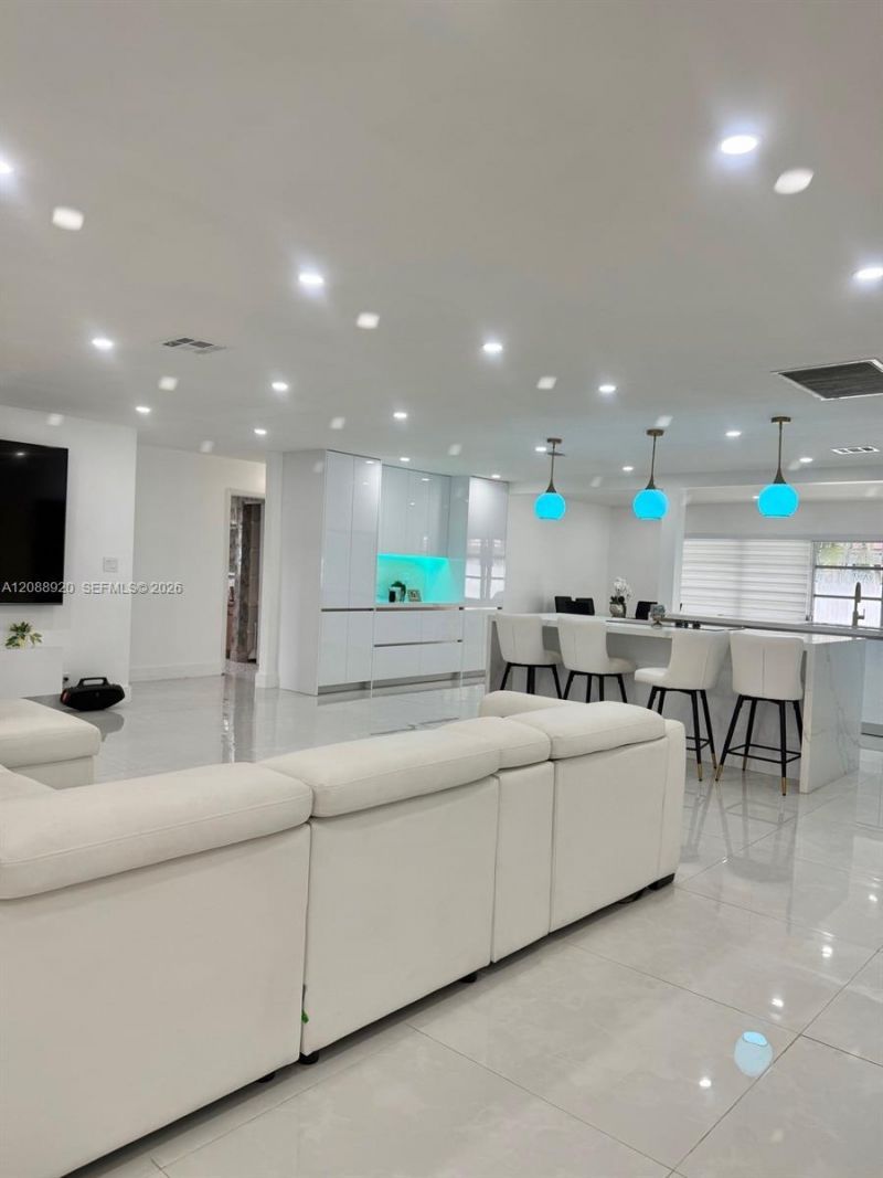1401 NW 122nd Ave, Pembroke Pines, FL 33026 Photo