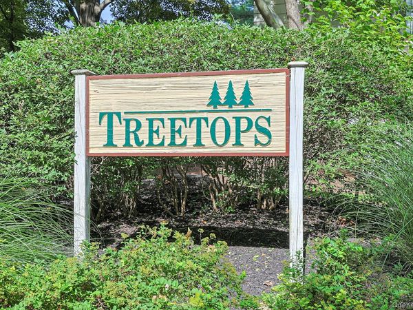 279 Treetop Circle, Nanuet, NY 10954