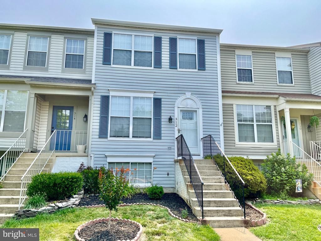 312 Stallion Square Ne, Leesburg, VA 20176 Main Photo