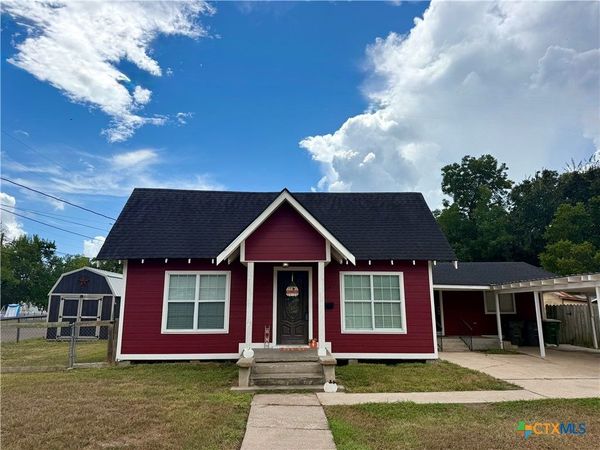 807 Pine Street, Victoria, TX 77901