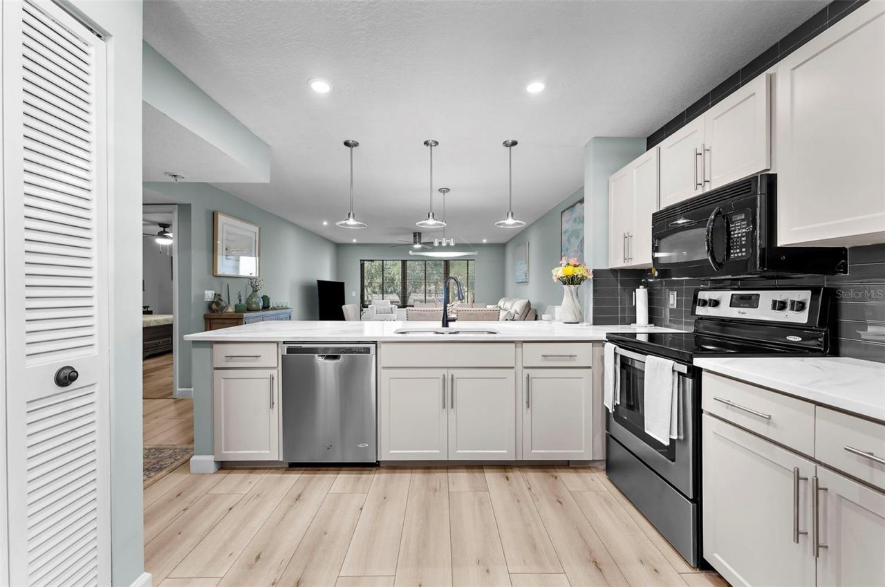519 Lakeside Drive, Unit 519, Bradenton, FL 34210 Photo