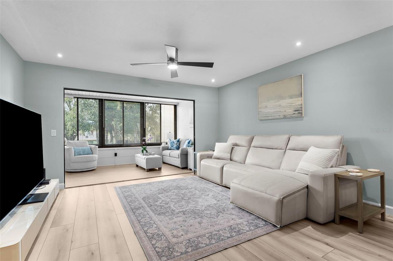 519 Lakeside Drive, Unit 519, Bradenton, FL 34210 Photo