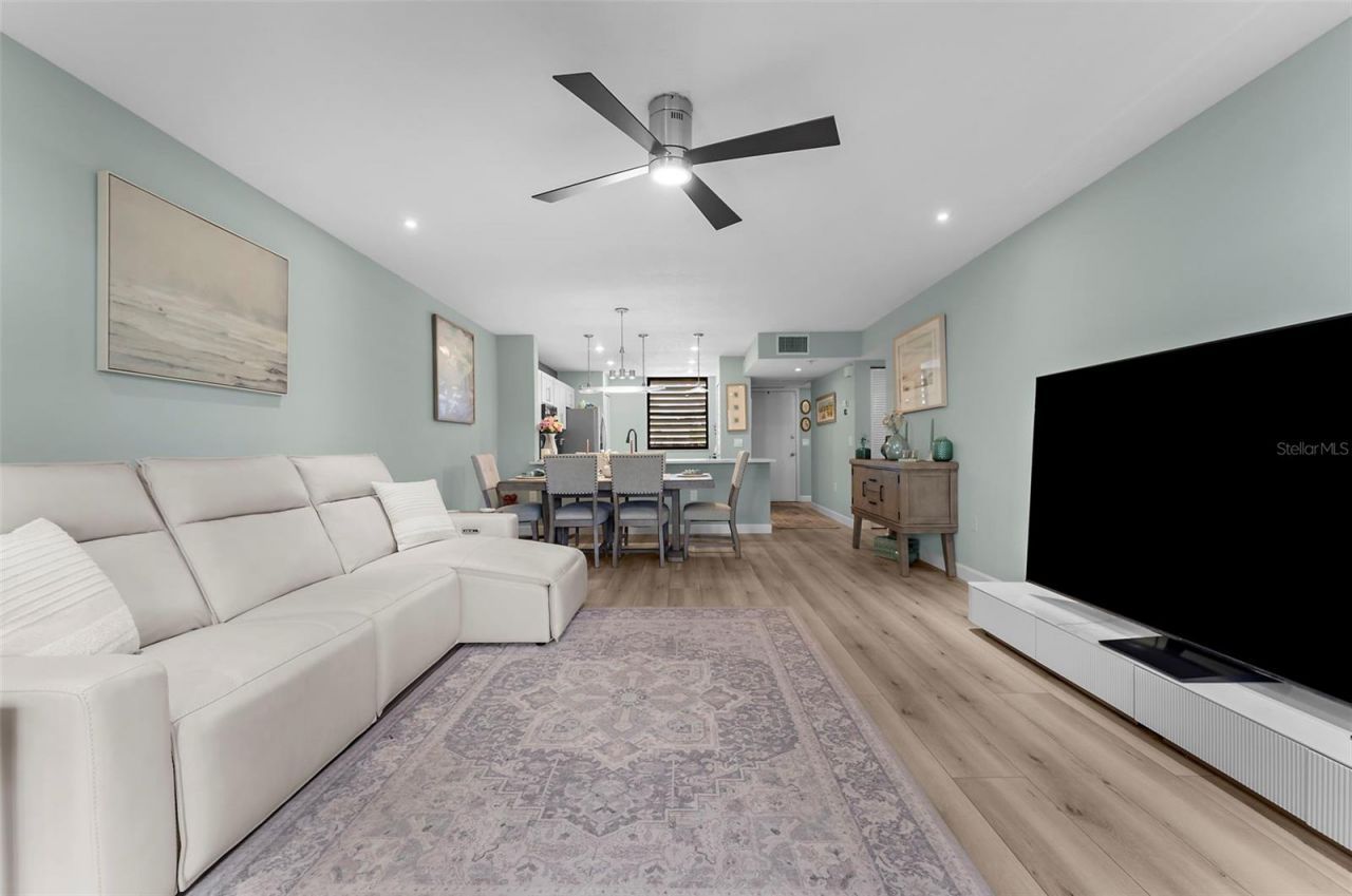 519 Lakeside Drive, Unit 519, Bradenton, FL 34210 Photo