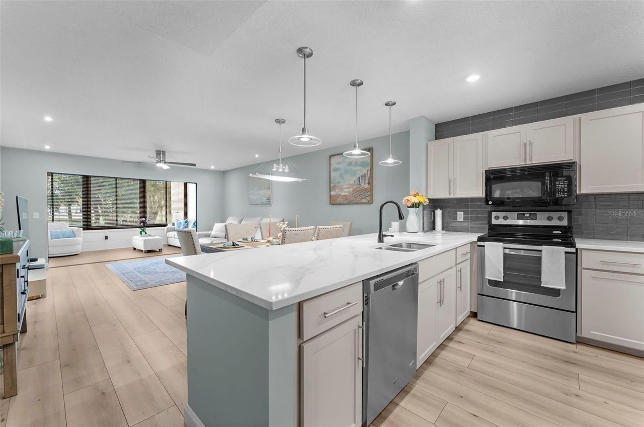 519 Lakeside Drive, Unit 519, Bradenton, FL 34210 Photo