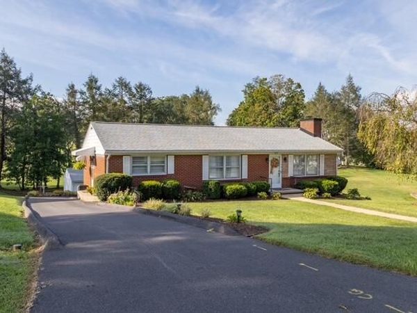 303 E Fairlawn DR , Covington, VA 24426